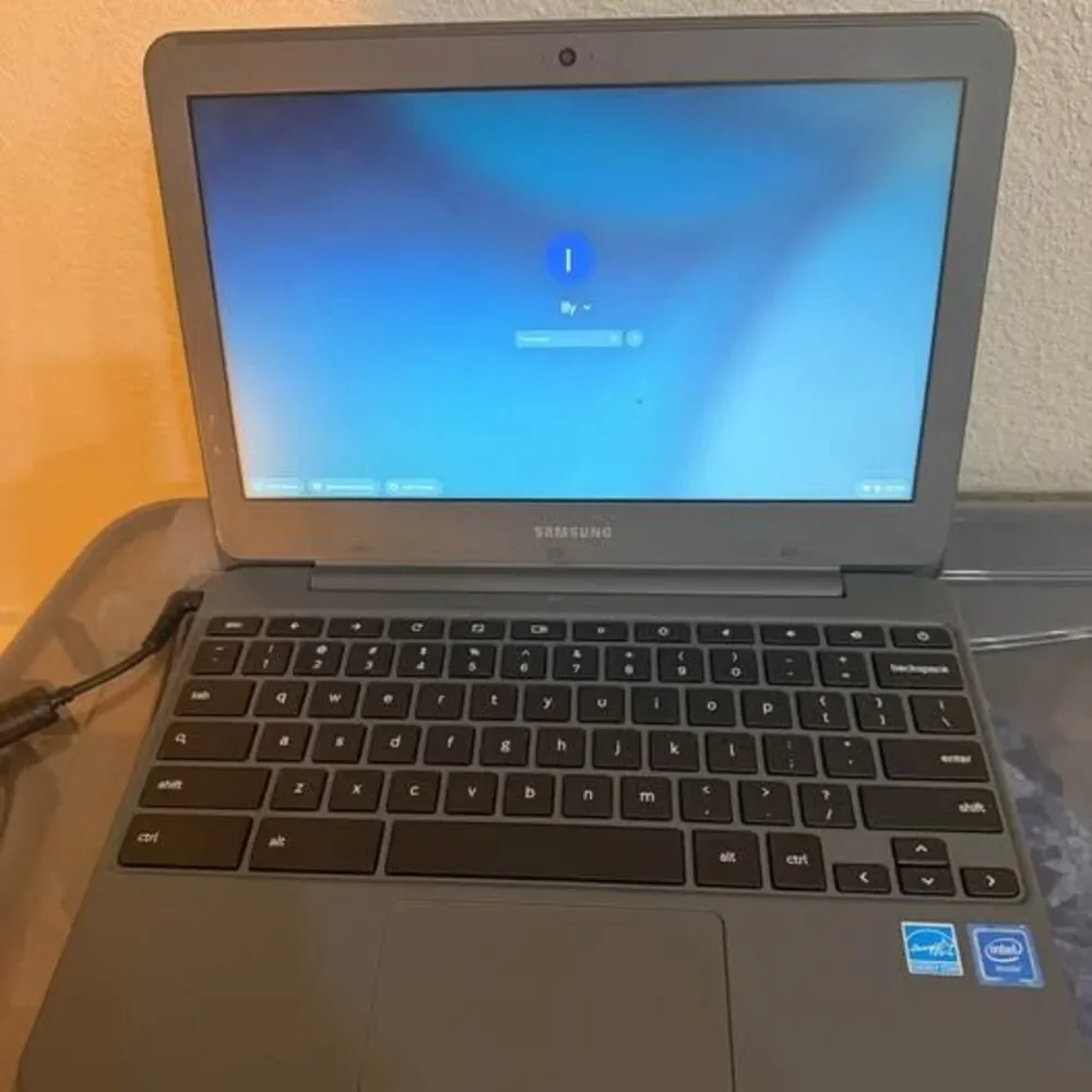Samsung Chromebook 3 XE500C13-K02US laptop.
